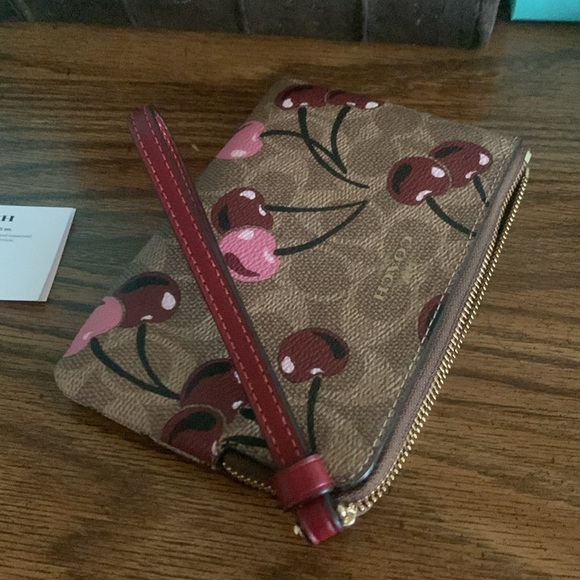 Coach retired new Cherry Print Wristlet in Brown and Pink 1225 - Picture 4 of 6